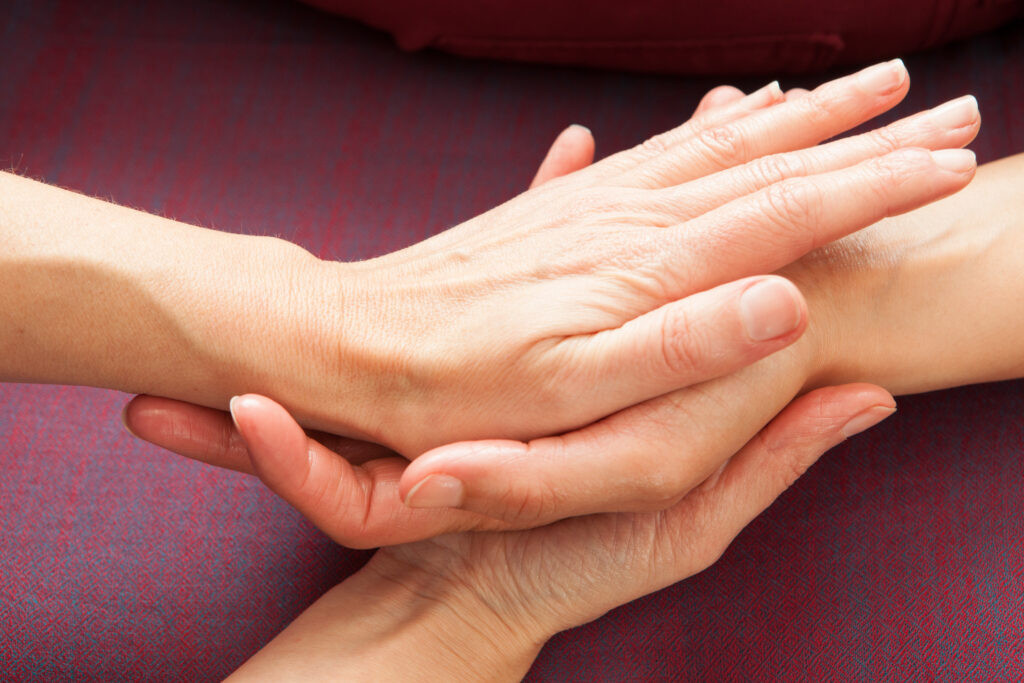 Le soin des mains, un massage doux et thérapeutique en séance